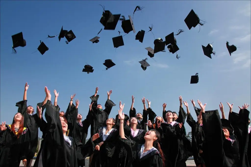 Welcome the 2021 Finalists of the New Heights Scholarship!